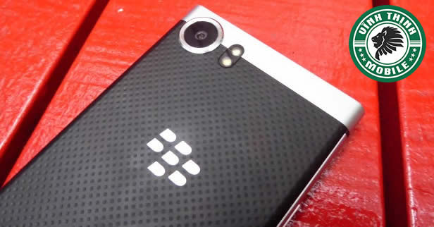 suachuavinhthinh-thay-mat-kinh-camera-blackberry-keyone