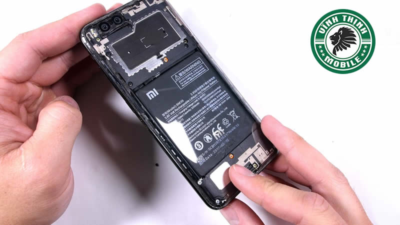 Thay pin Xiaomi Mi 6 tại Sửa Chữa Vĩnh Thịnh