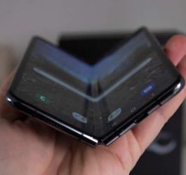 Sửa điện thoại Samsung Galaxy Z Fold 2 vô nước