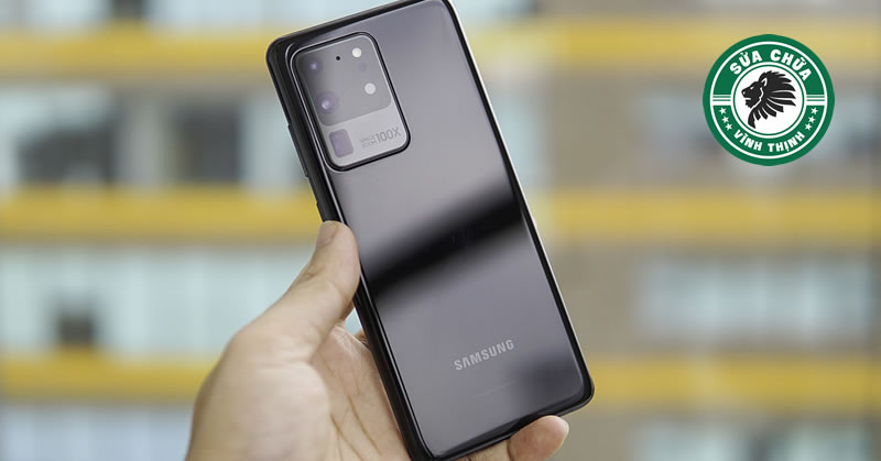Sửa Samsung S20 Ultra không lên hình: Ép cổ cáp màn hình ?